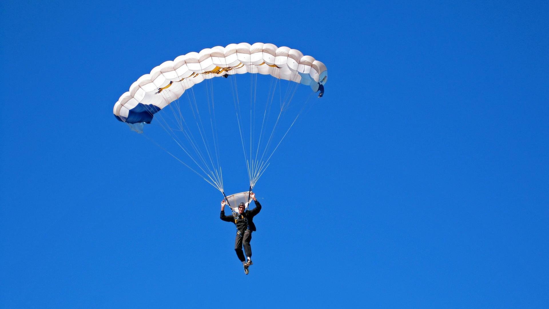 南特通过高位逼抢打出强烈节奏,南特高商相当于国内什么大学