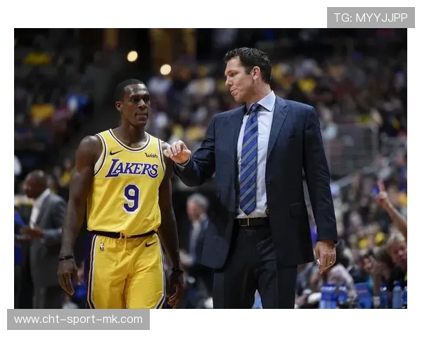 佩德里回归首秀：中场掌控力惊艳战术组